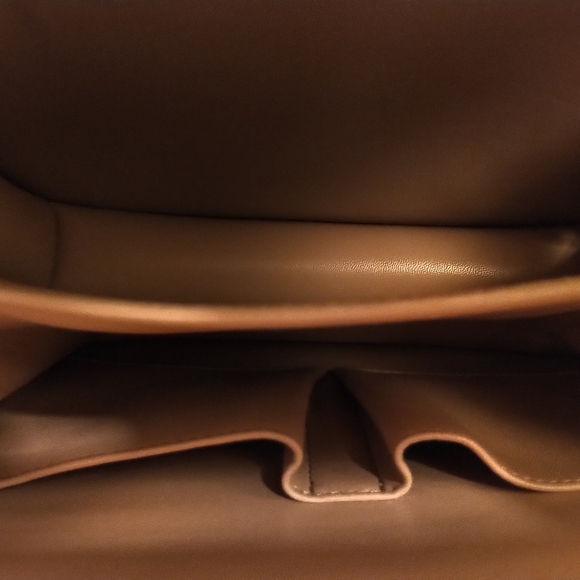 3️⃣3️⃣0️⃣0️⃣ Celine Classic Medium Box Bag in Liege Leather (Beige) - Picture 6 of 13